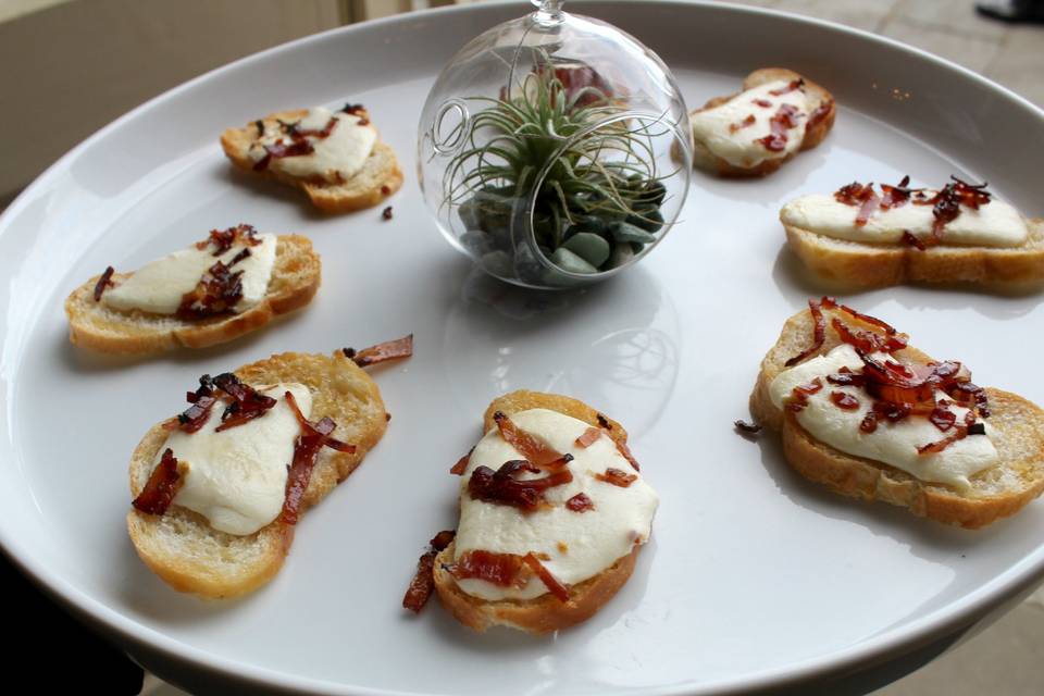 Mozzarella crostini