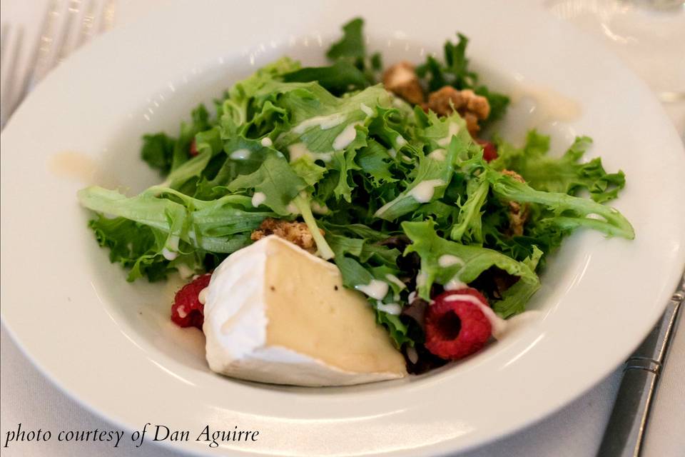 Mixed greens with brie