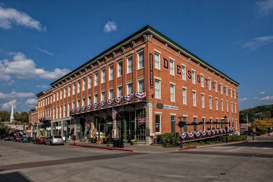 DeSoto House Hotel