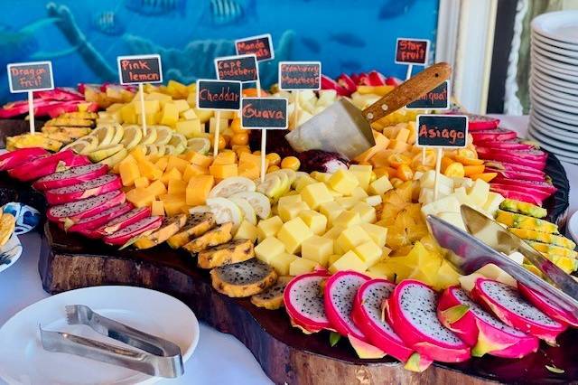 Tropical Fruits and  cheese di