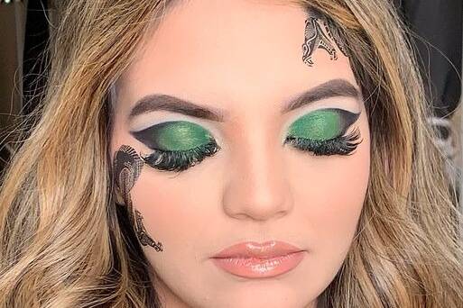 Green eye makeup