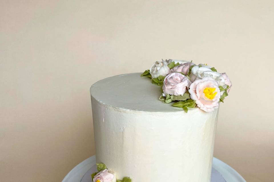 Classic cake with florals