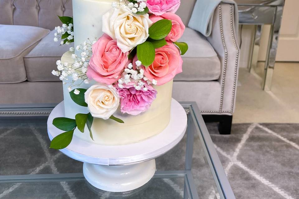 Vibrant cake florals
