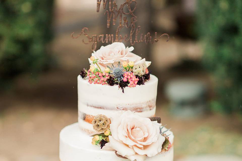 Naked Cake and blooms
