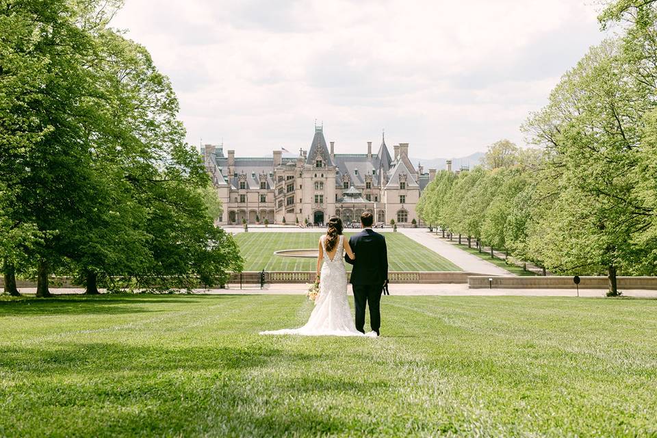 Couple in front of Biltmore