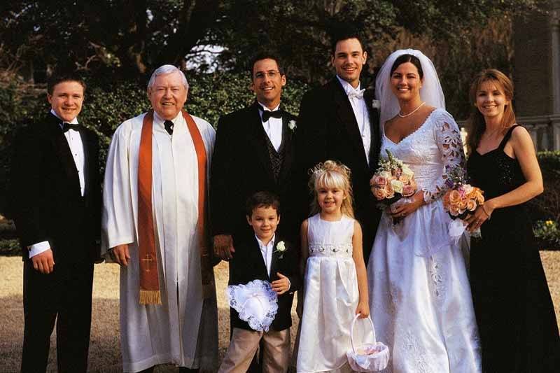 The couple with the bridesmaids and groomsmen