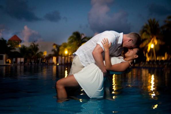 Kiss in the water