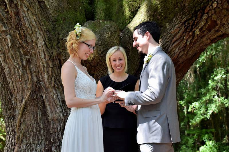 Exchange of rings at the ceremony