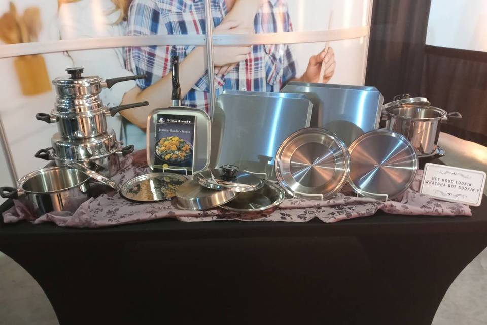 Celebrity China & Cookware