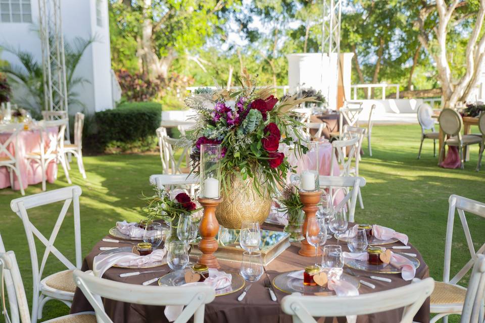 Rustic and elegant table design