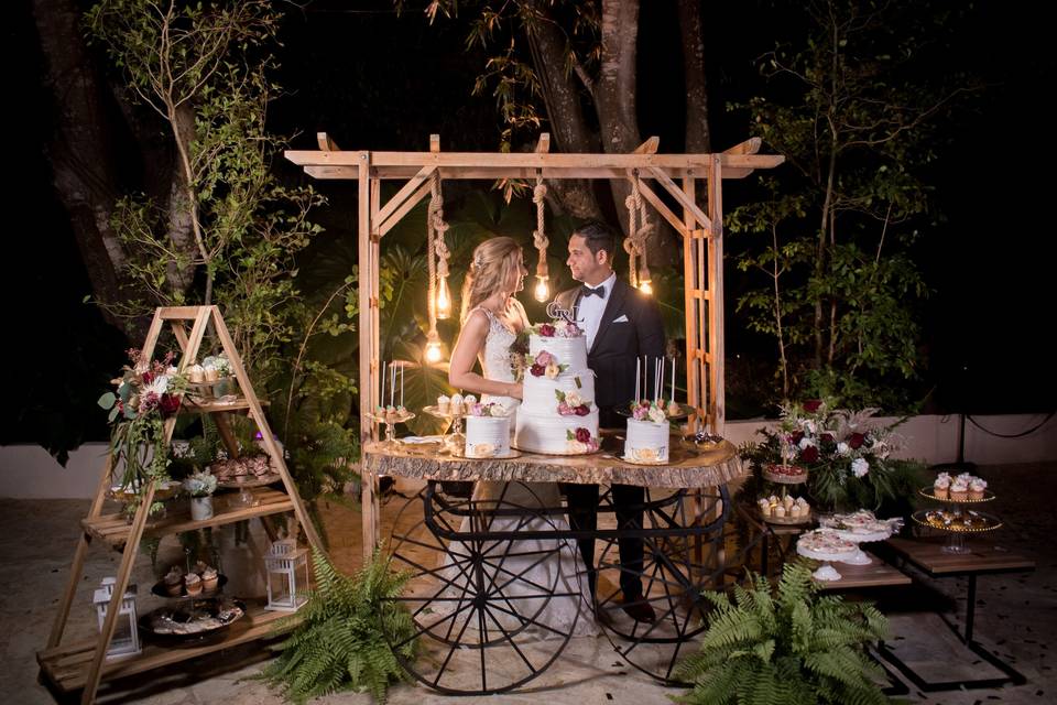 Sweet table kissing booth