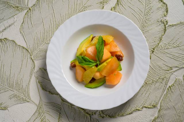 Avocado & fruits salad