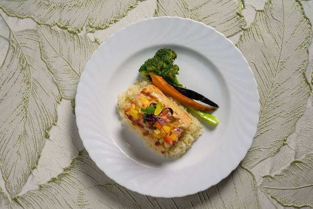 Salmon with fresh mango sauce