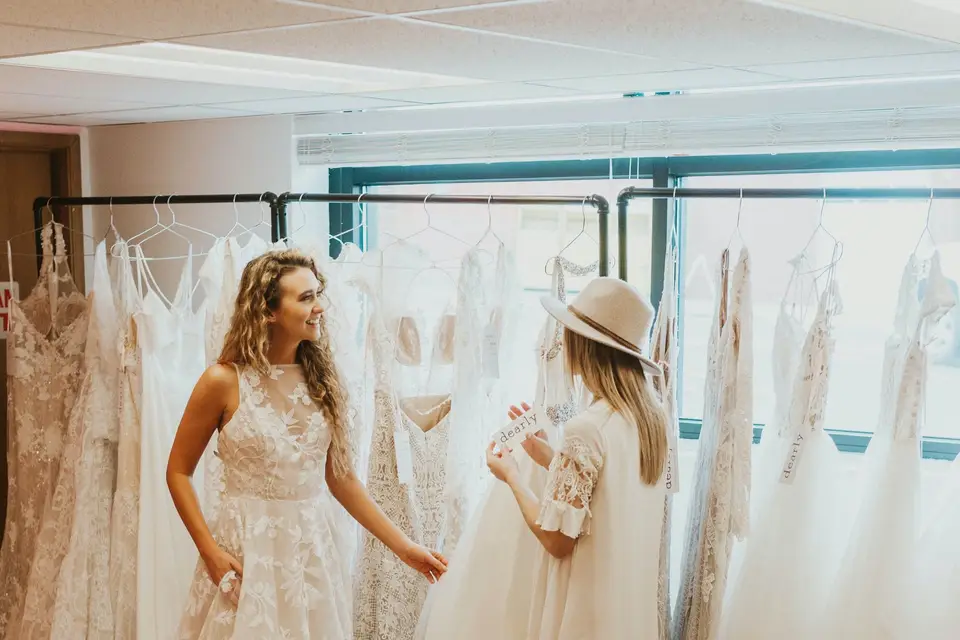 Consignment shops that buy wedding outlet dresses