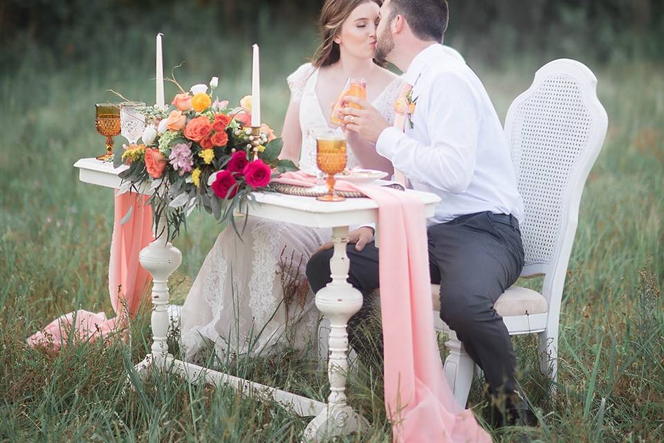 Peach Picnic Sweetheart table