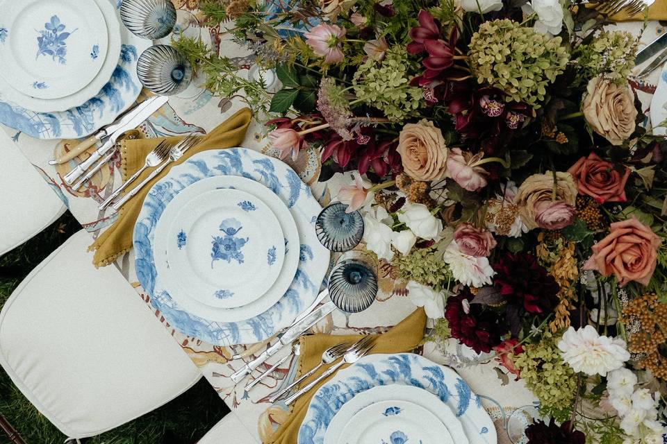 Elegant and intimate table