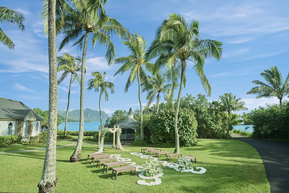 Basic Kahaluu Grove Decoration
