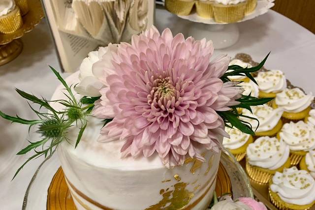 Flowers added to cake