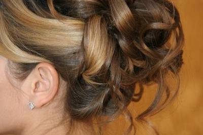 Julie Acosta Hair & MakeUp Artist