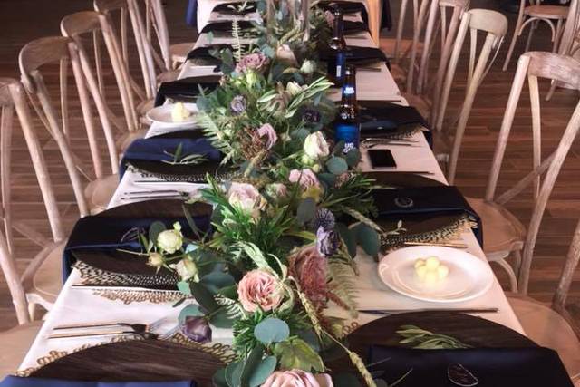 Table setting and garland