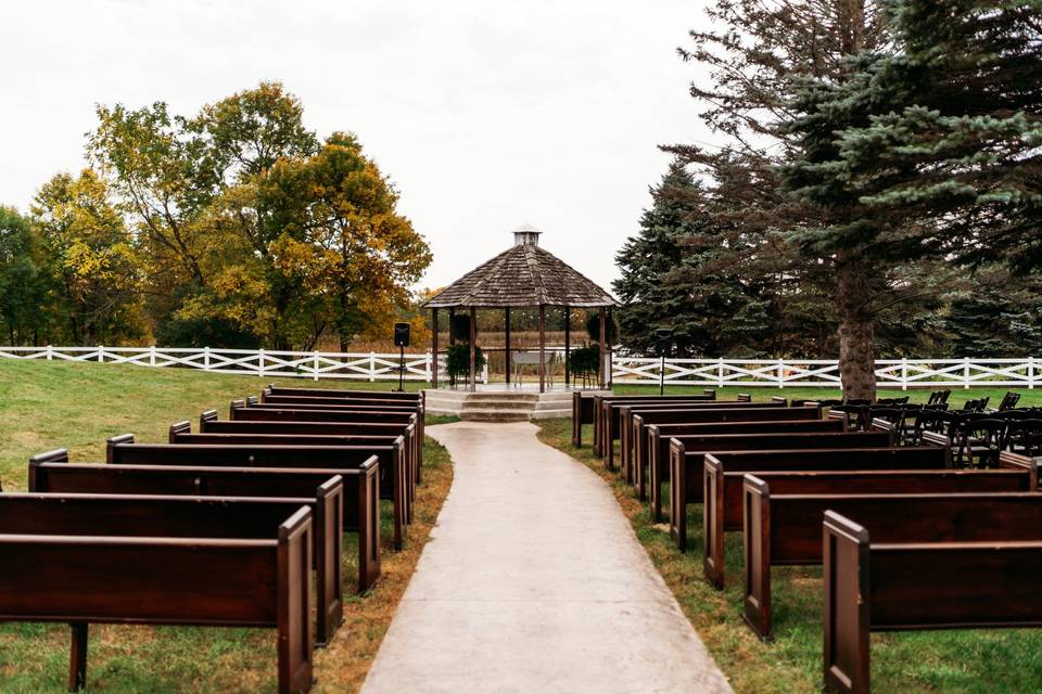 Gazebo + Pews - Stavne Media