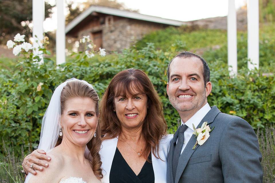 Couple with the officiant