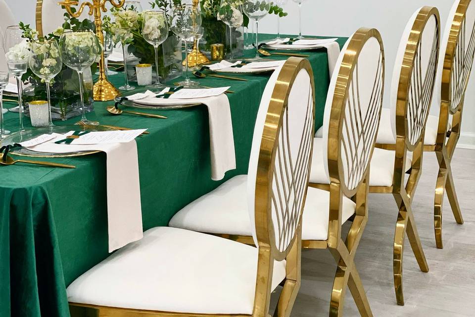 Velvet green table linen