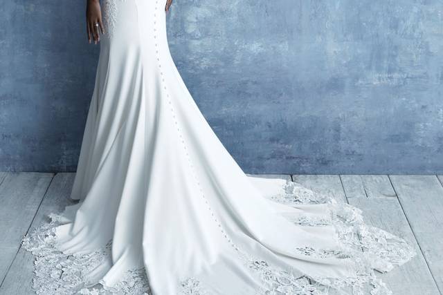 Fantasy Bridal▫Utah📌SLC  Wedding dresses for Mid-size brides