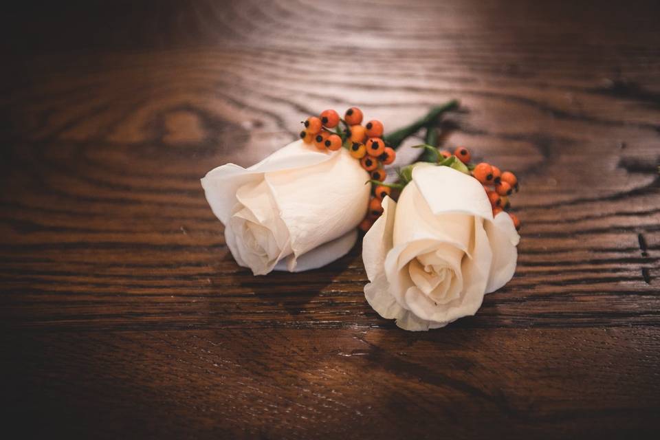 Flower eyelet groom