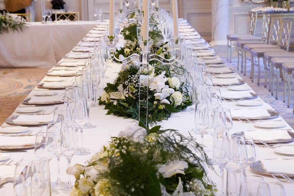 White and gold Setting