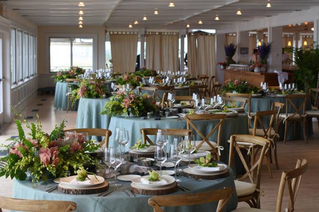 Full room with tablescape