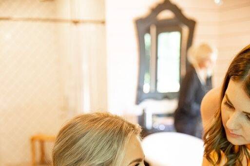 Finishing makeup touches