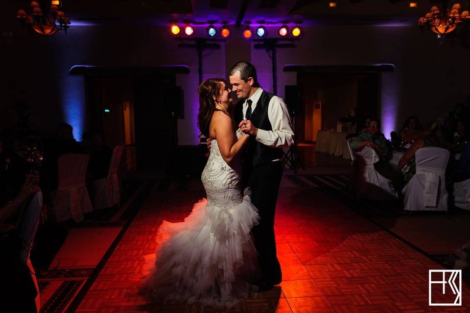 Lighting is so important. Especially for the first dance. Photo by Kelly & Sergio Photography.