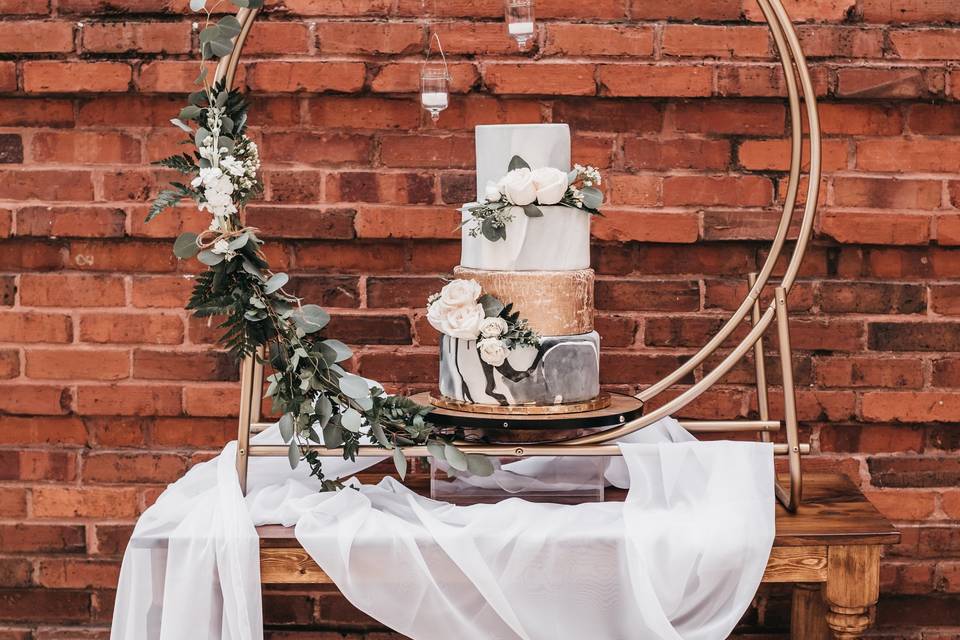 Cake table arrangement