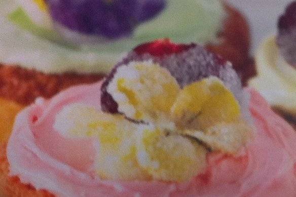 light and fluffy vanilla butter cupcake
with bridal pink (cherry vanilla bean ) icing garnished with sugared flower