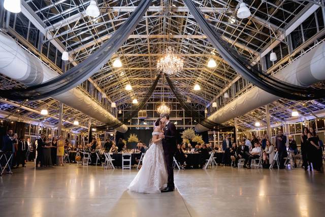 First dance at The Domes · Photo: Reminisce Photography