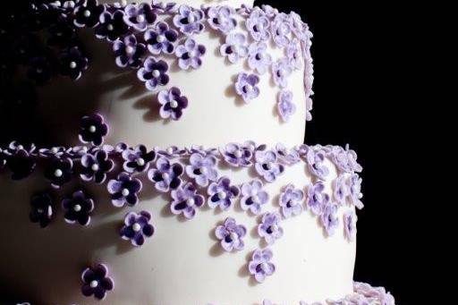 Purple hues on wedding cake