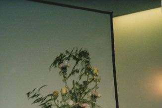 table setting with centerpiece