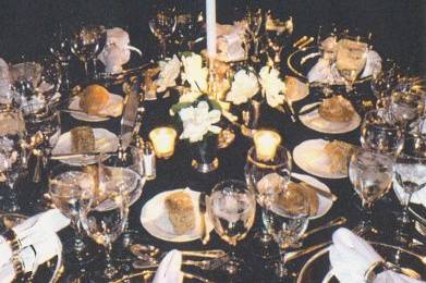 table setting with centerpiece