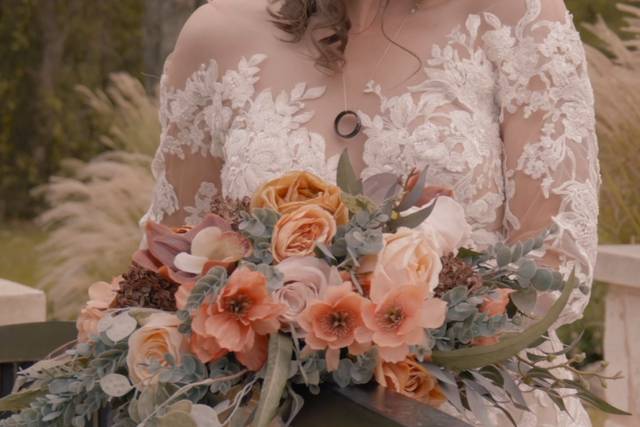 Bridal bouquet - Redline Media