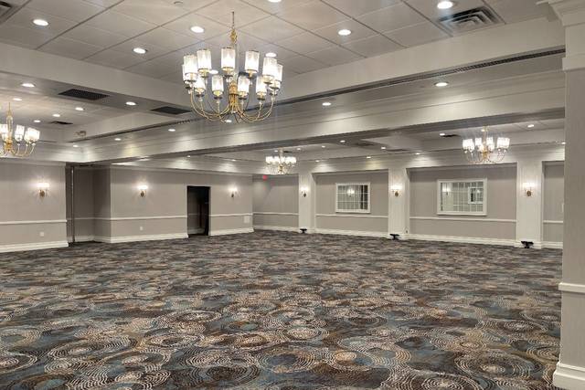 Crowne Ballroom (2)