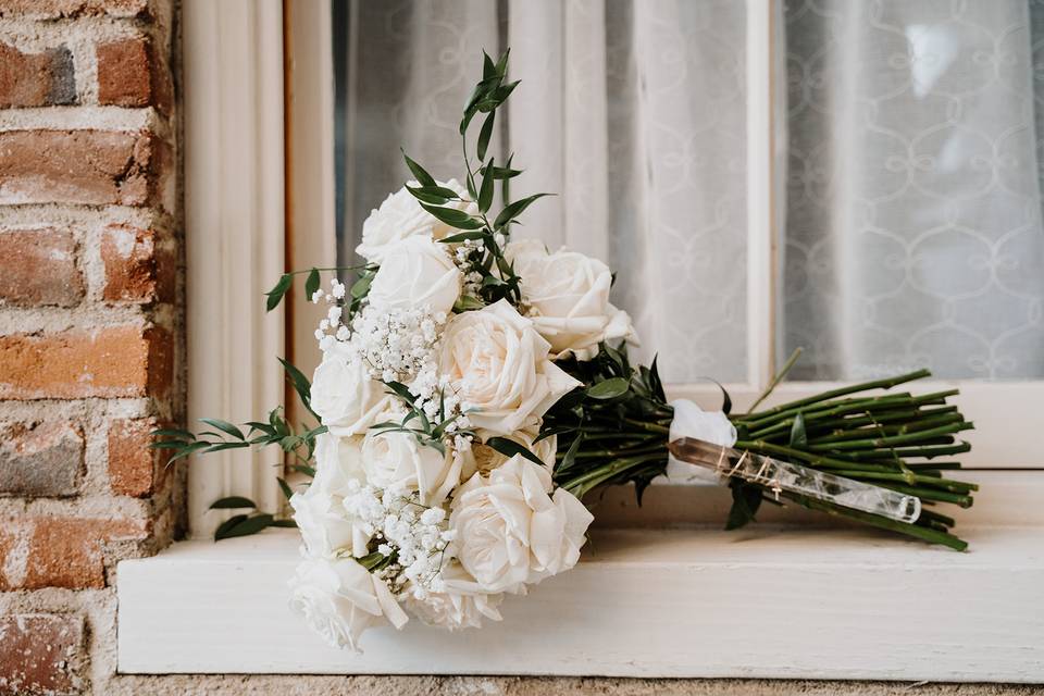 White Roses & Quartz Crystal