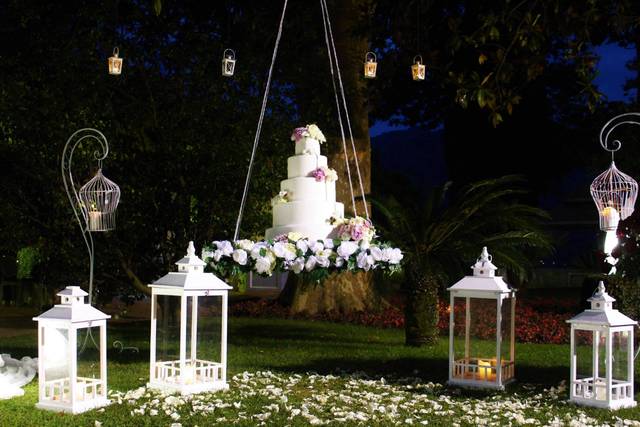 Suspended wedding cake display