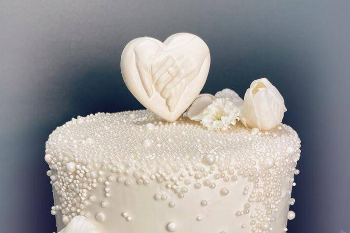 Exquisite pearl wedding cake