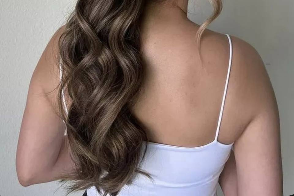 Ponytail with curl