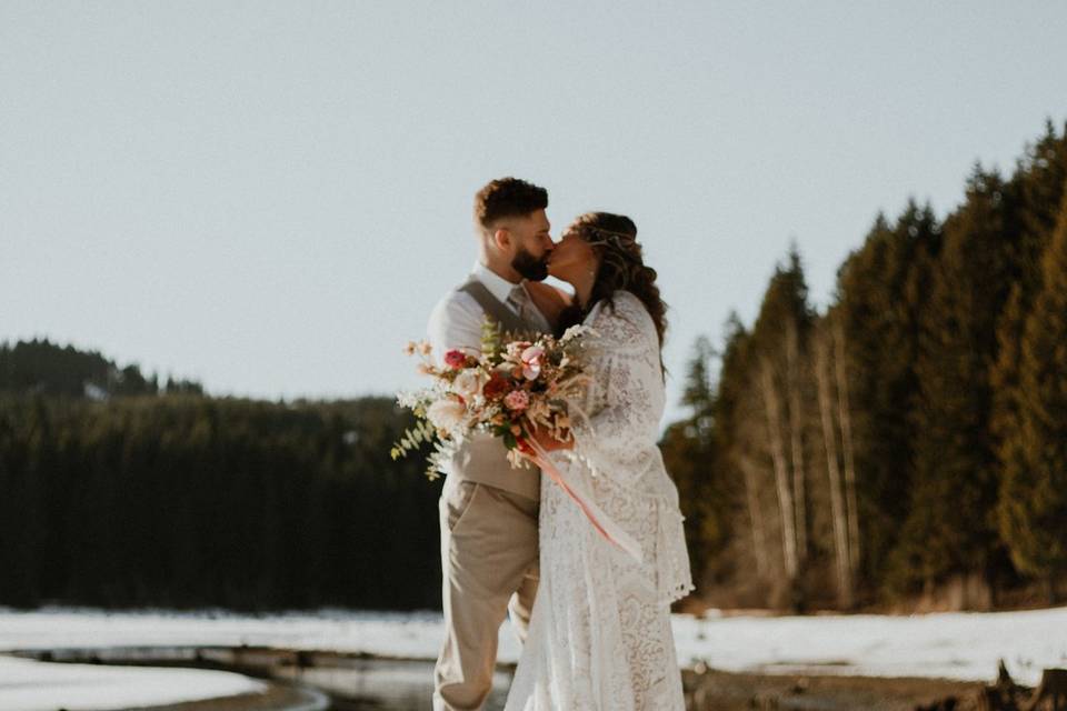 Lake Easton elopement