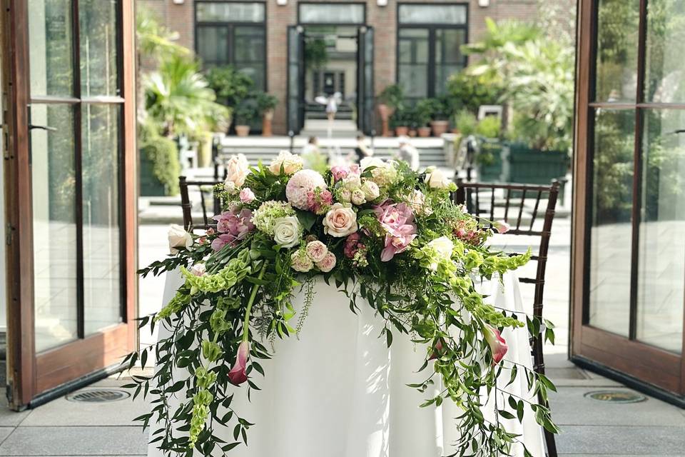 Garden sweetheart table