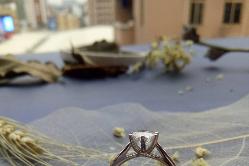 Doveggs ring