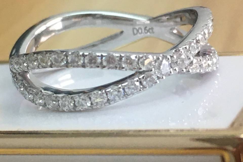 Doveggs Wedding band