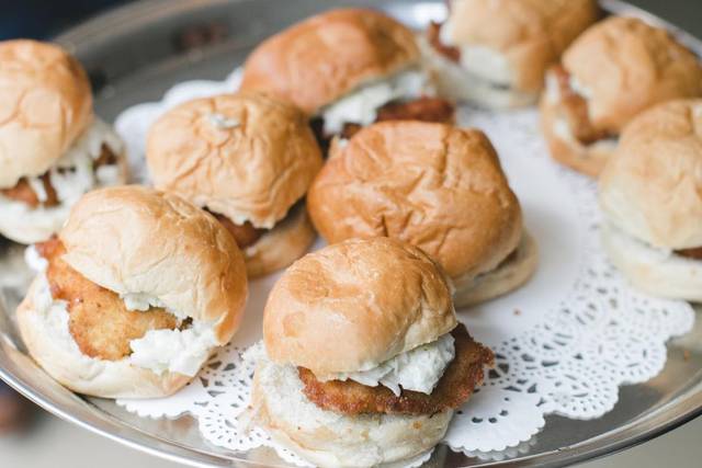Fried chicken sliders, slaw
